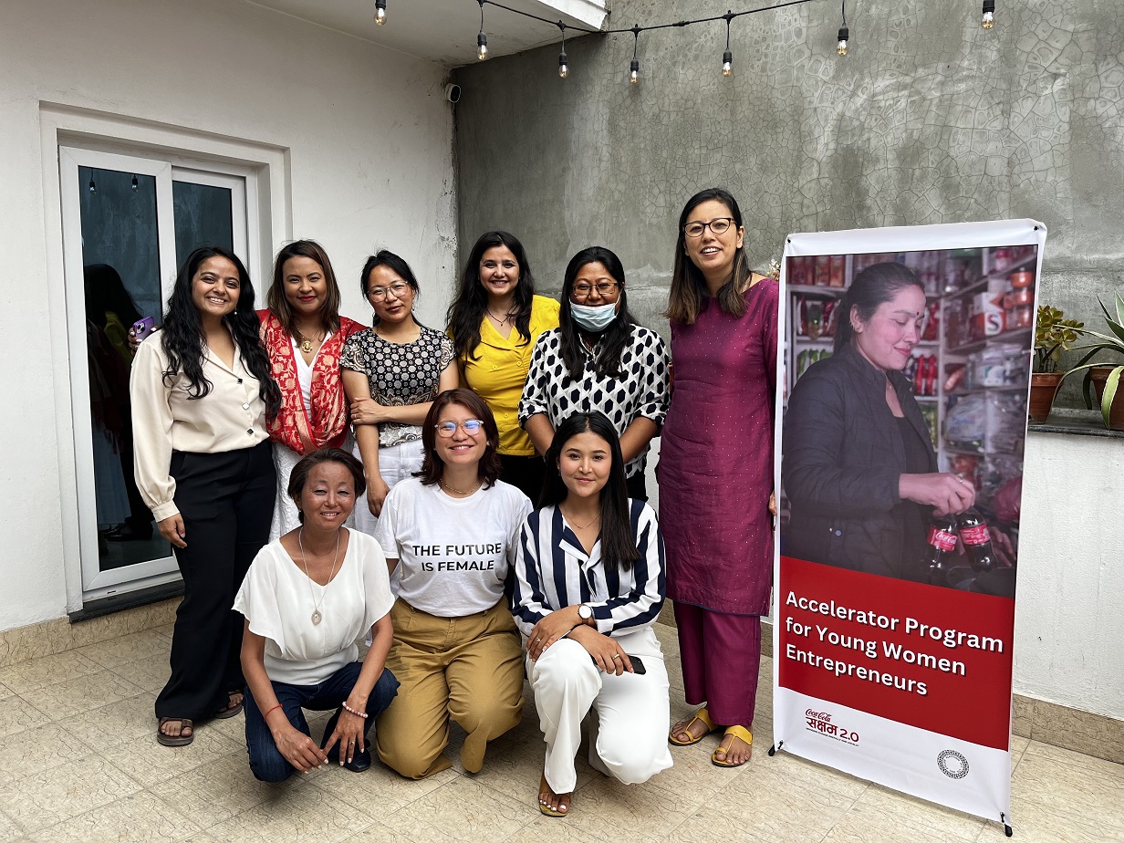 कोका–कोला नेपालले सक्षम एक्सेलेटर र मेन्टरसिप कार्यक्रम माफर््त युवा महिला उद्यमीहरूलाई सशक्त बनाउँदै